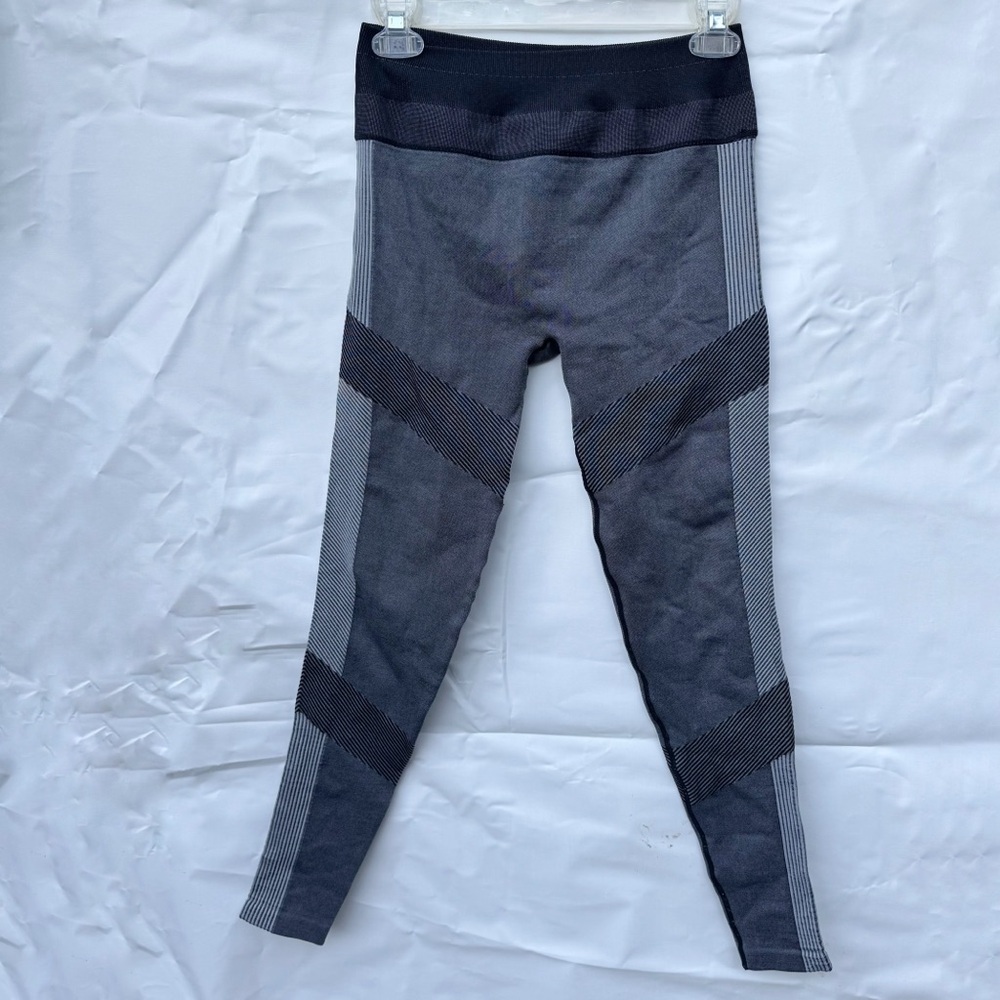 Fashion nova // black, grey patterned leggings size small/medium z26
